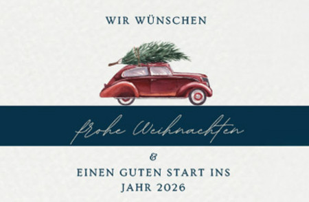Weihnachtsmotiv mit einem roten Auto, auf dem ein Weihnachtsbaum befestigt ist, dazu Text mit Weihnachtsgrüßen